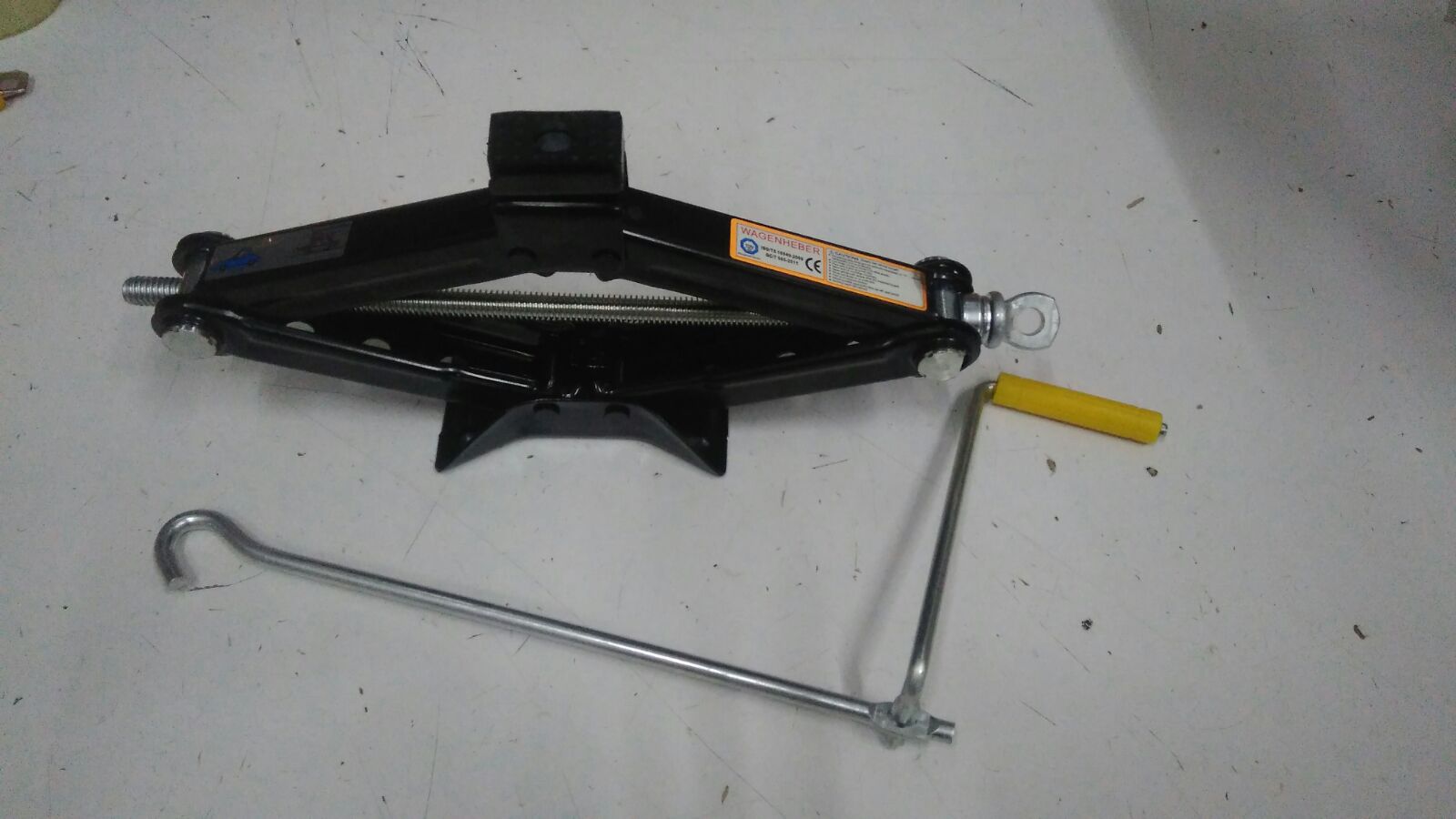 ARABA KALDIRMA KRİKOSU MAKAS TİP 1.5 TON